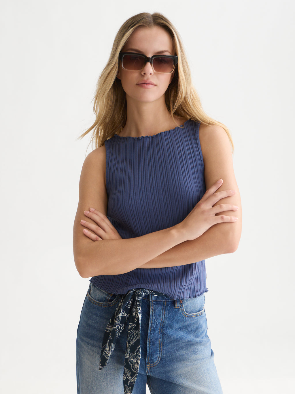 Structured rib tank