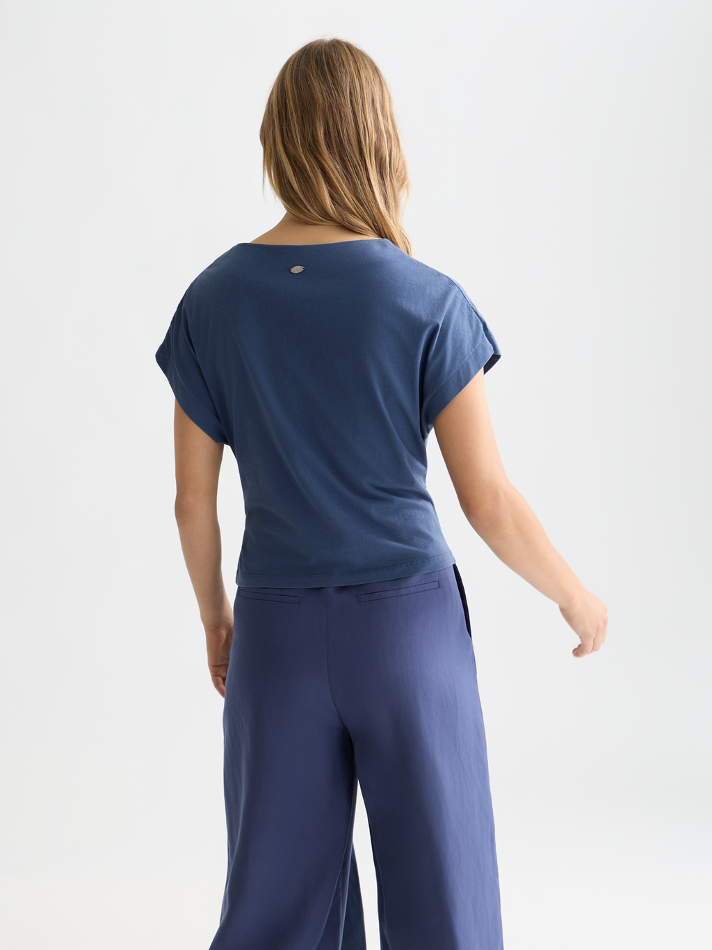 Knotted slash neck T-shirt