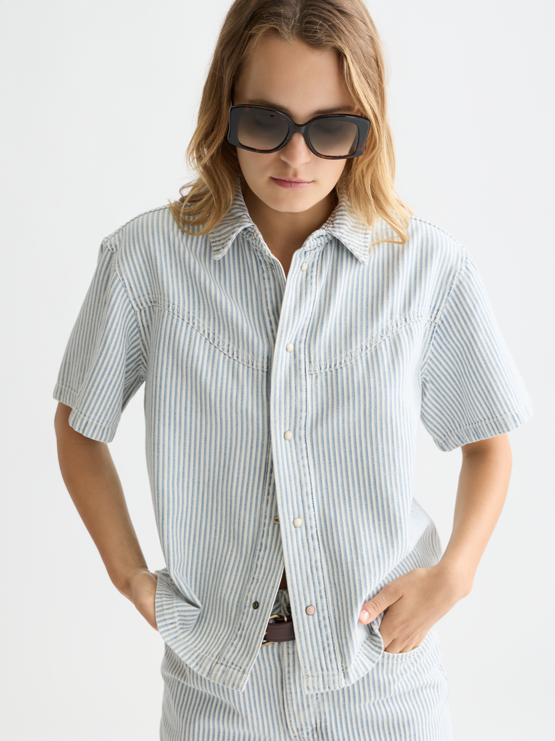 Short sleeve denim shirt
