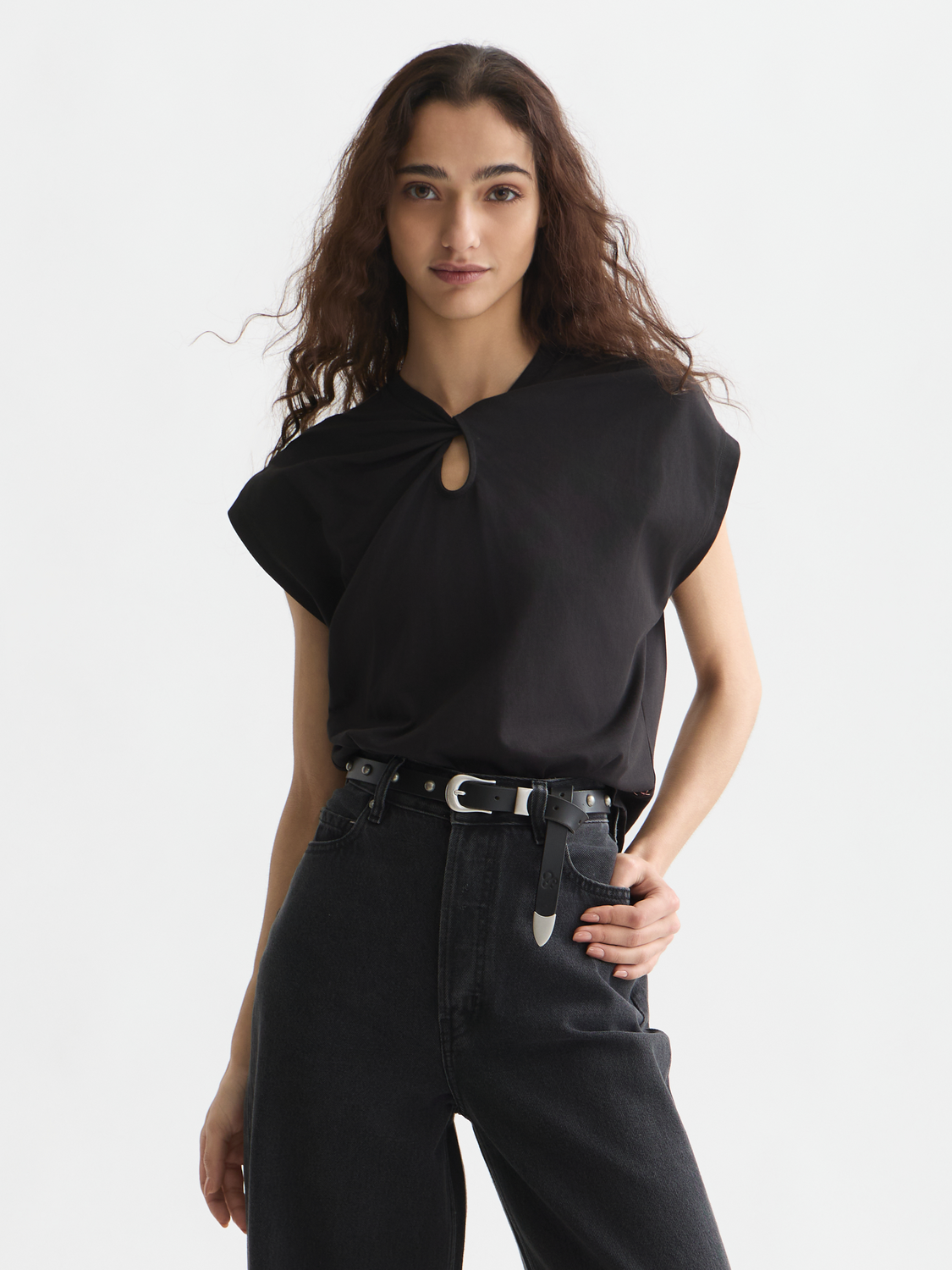Twisted neckline T-shirt