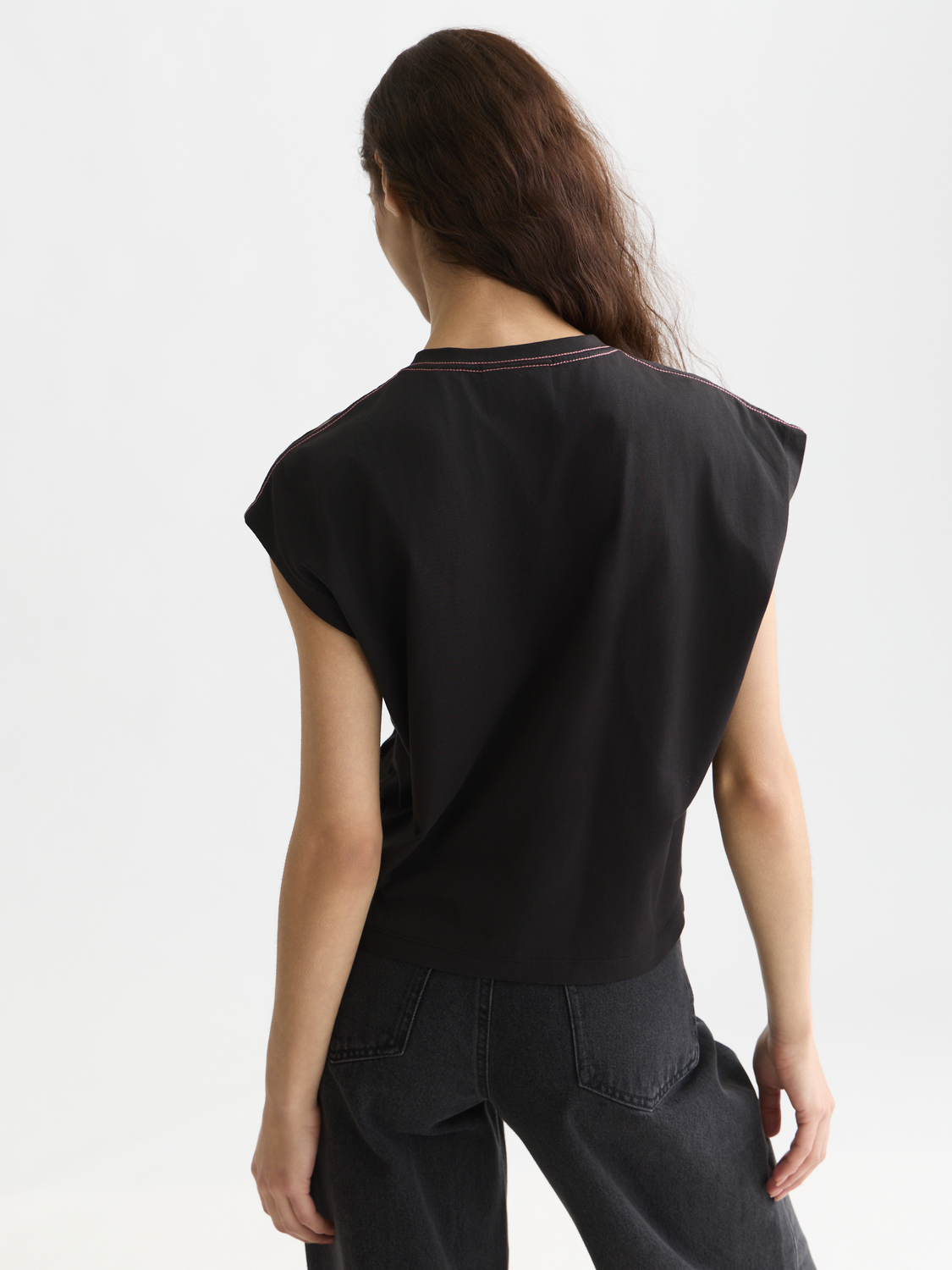 Twisted neckline T-shirt