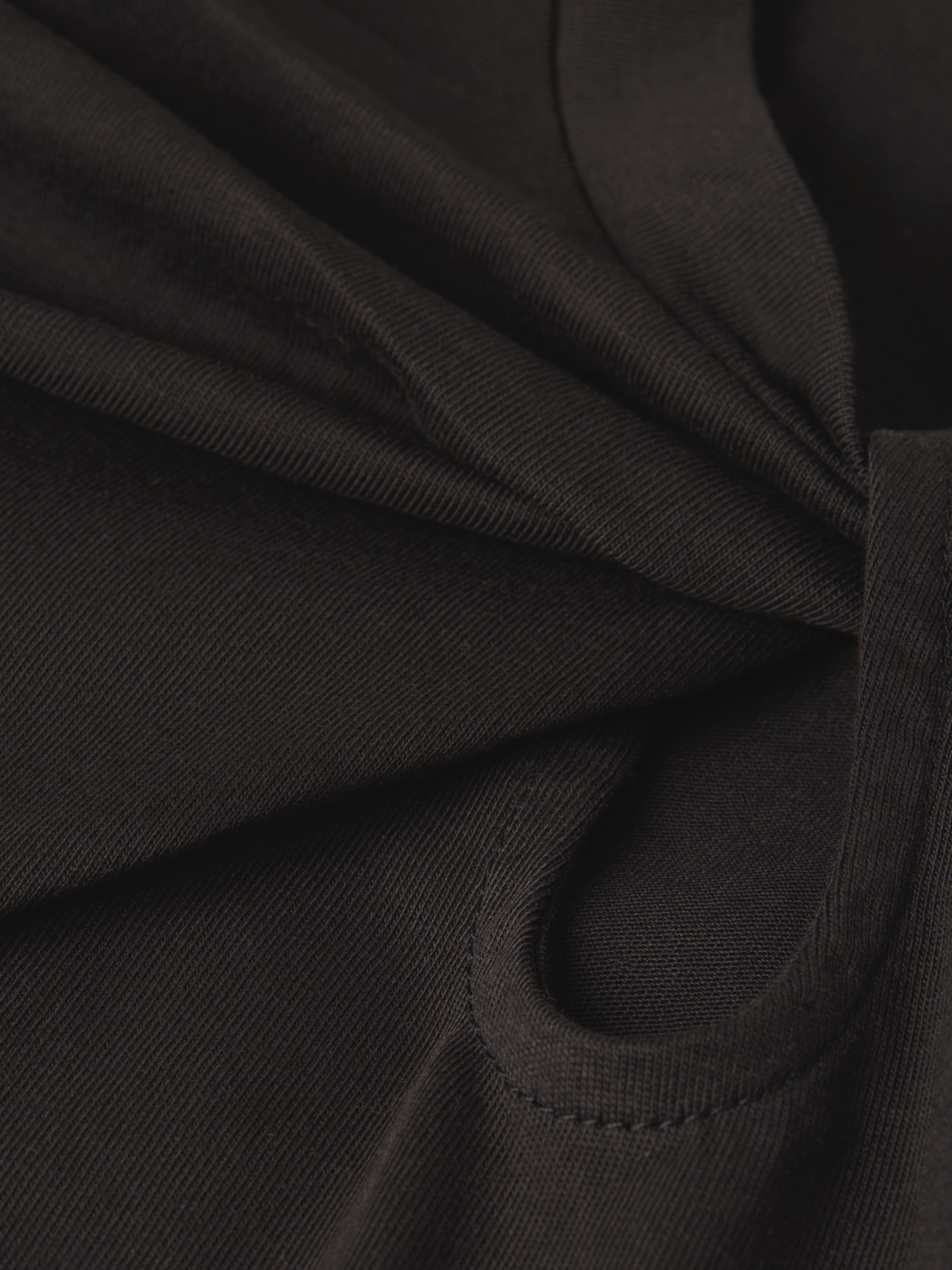 Twisted neckline T-shirt