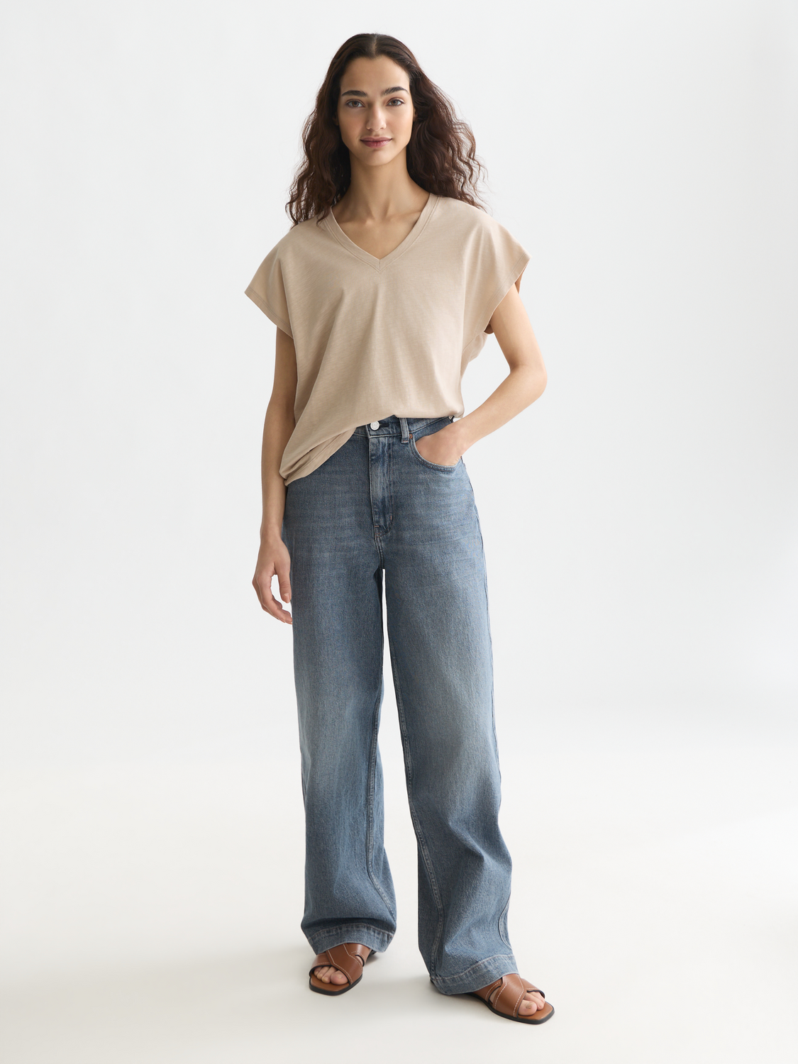 Ampersand embroidery V-neck T-shirt