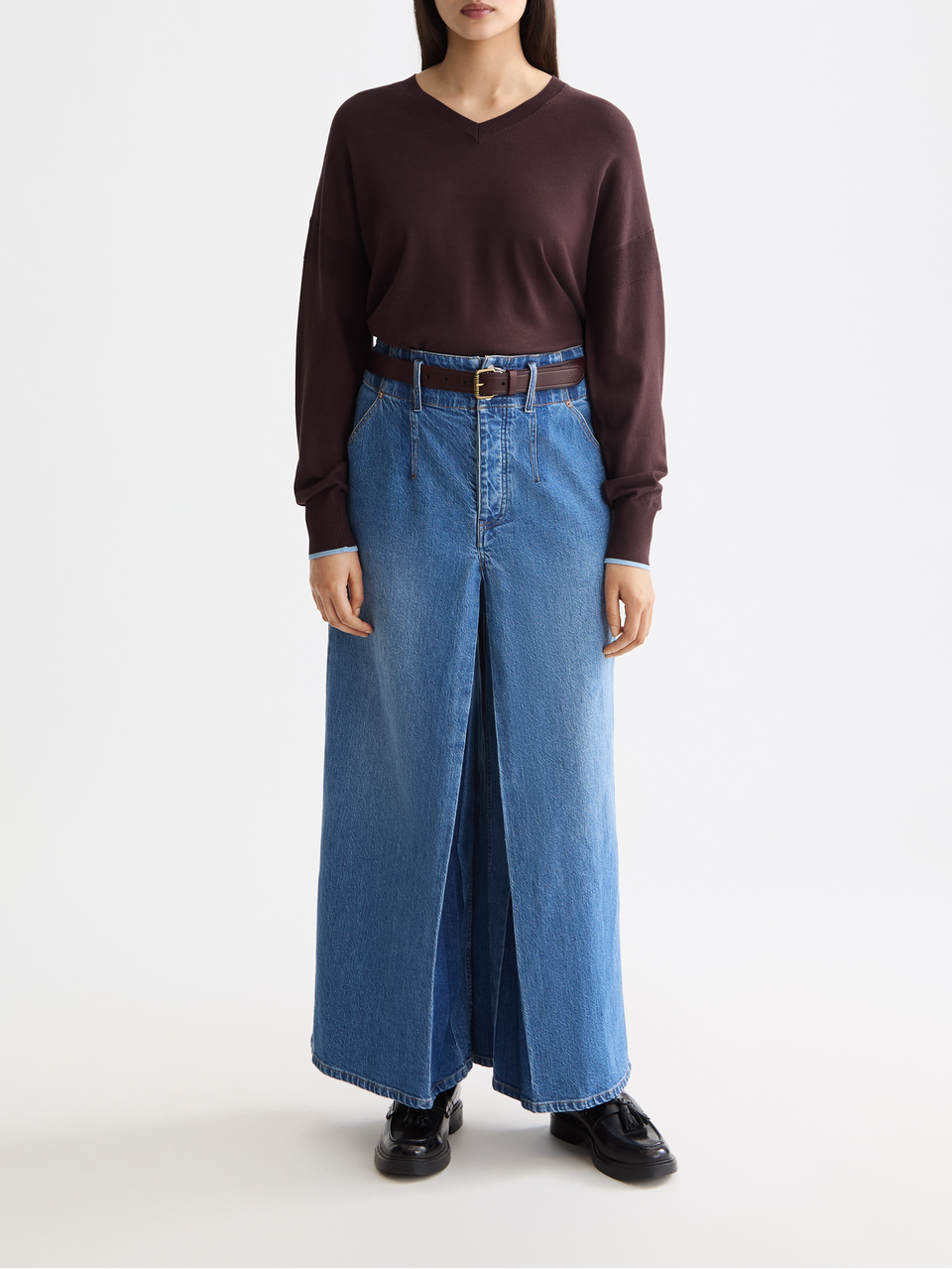 V-neck relaxed pullover
