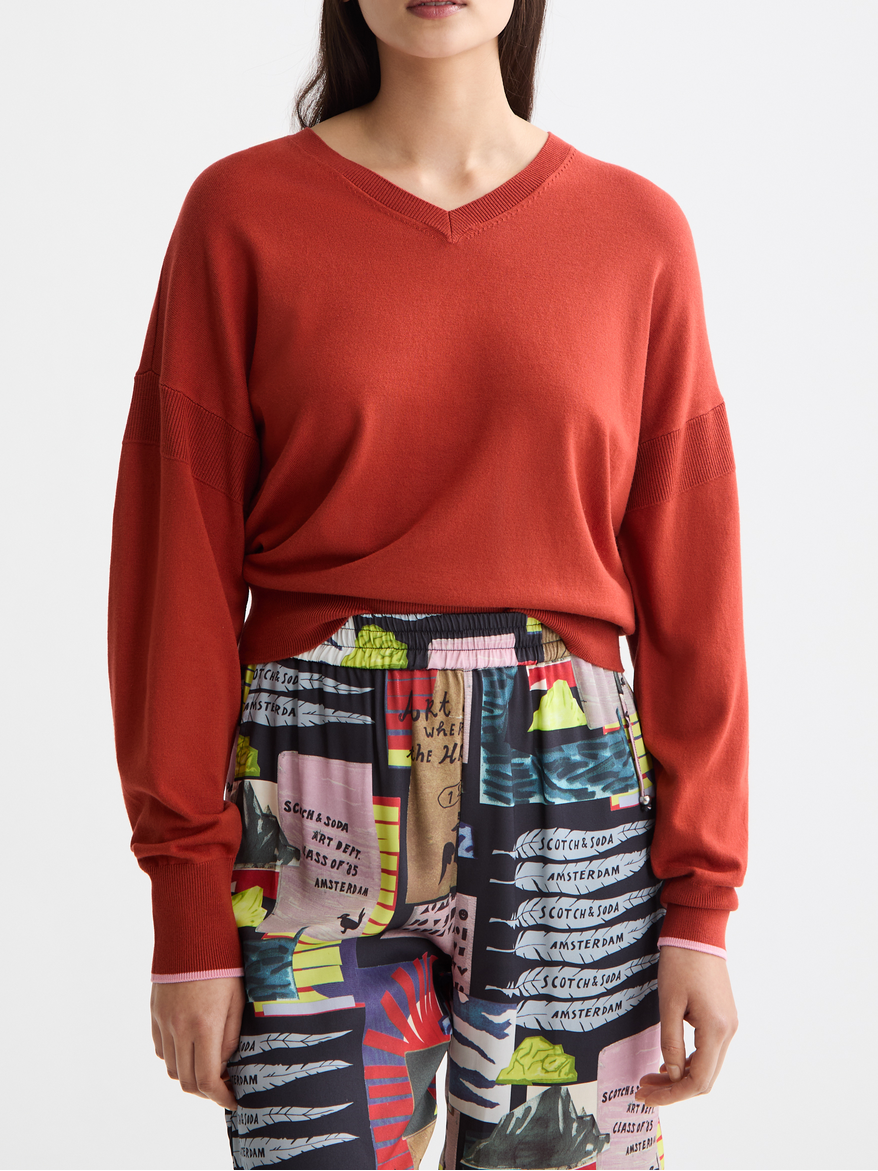 V-neck relaxed pullover
