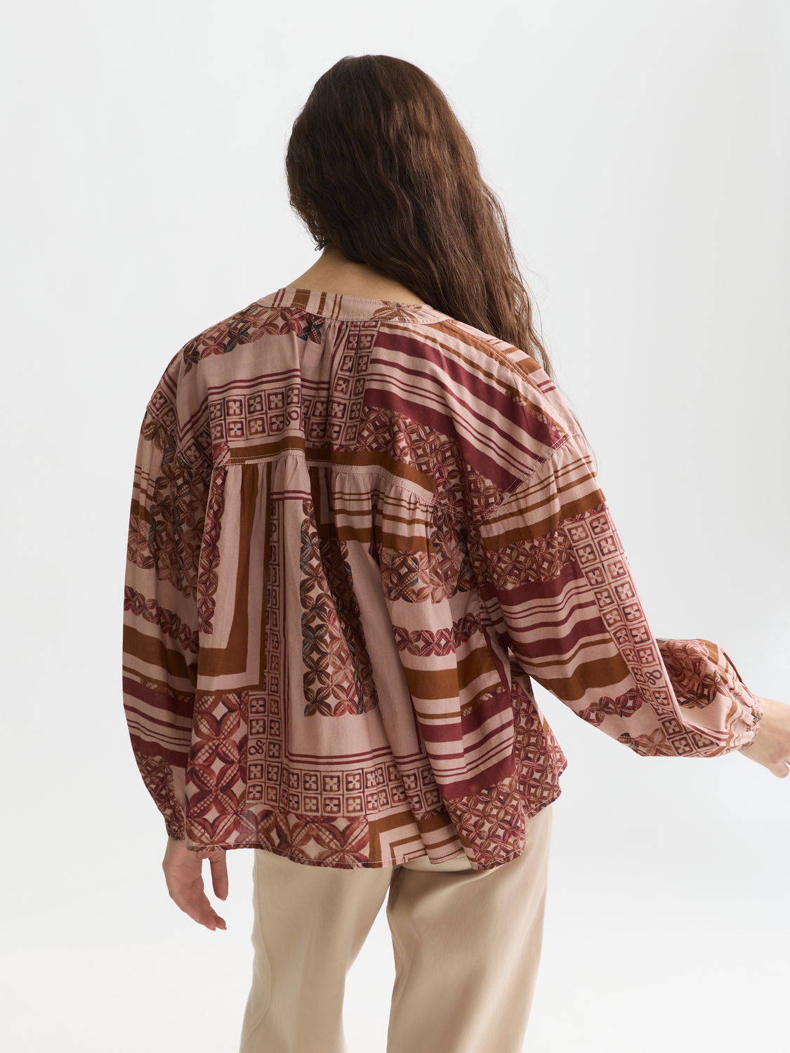 Foulard printed long-sleeved blouse