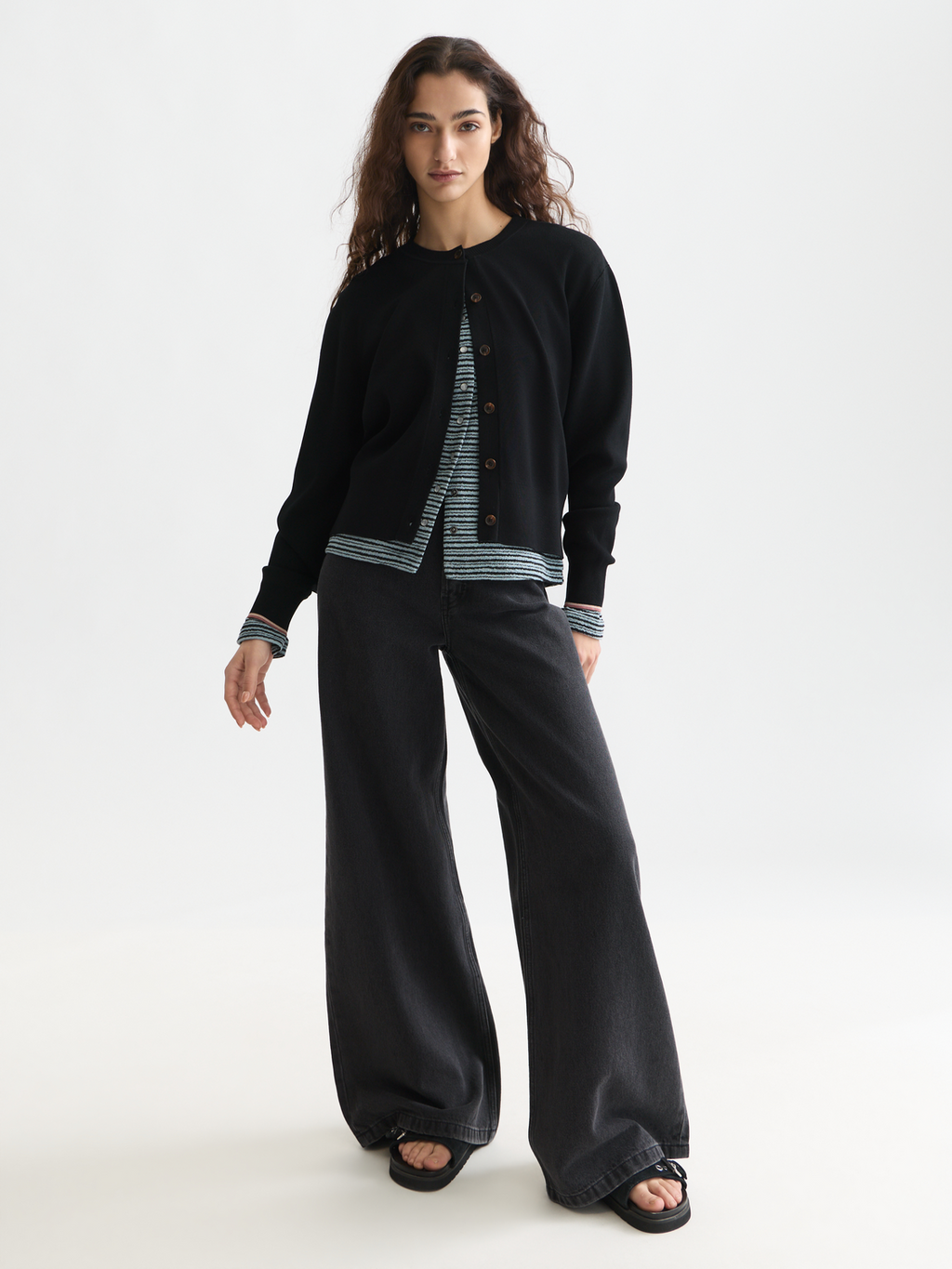 Compact relaxed cardigan