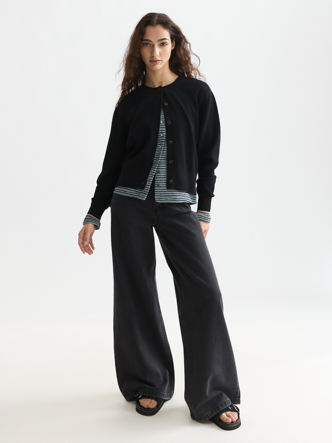 Compact relaxed cardigan