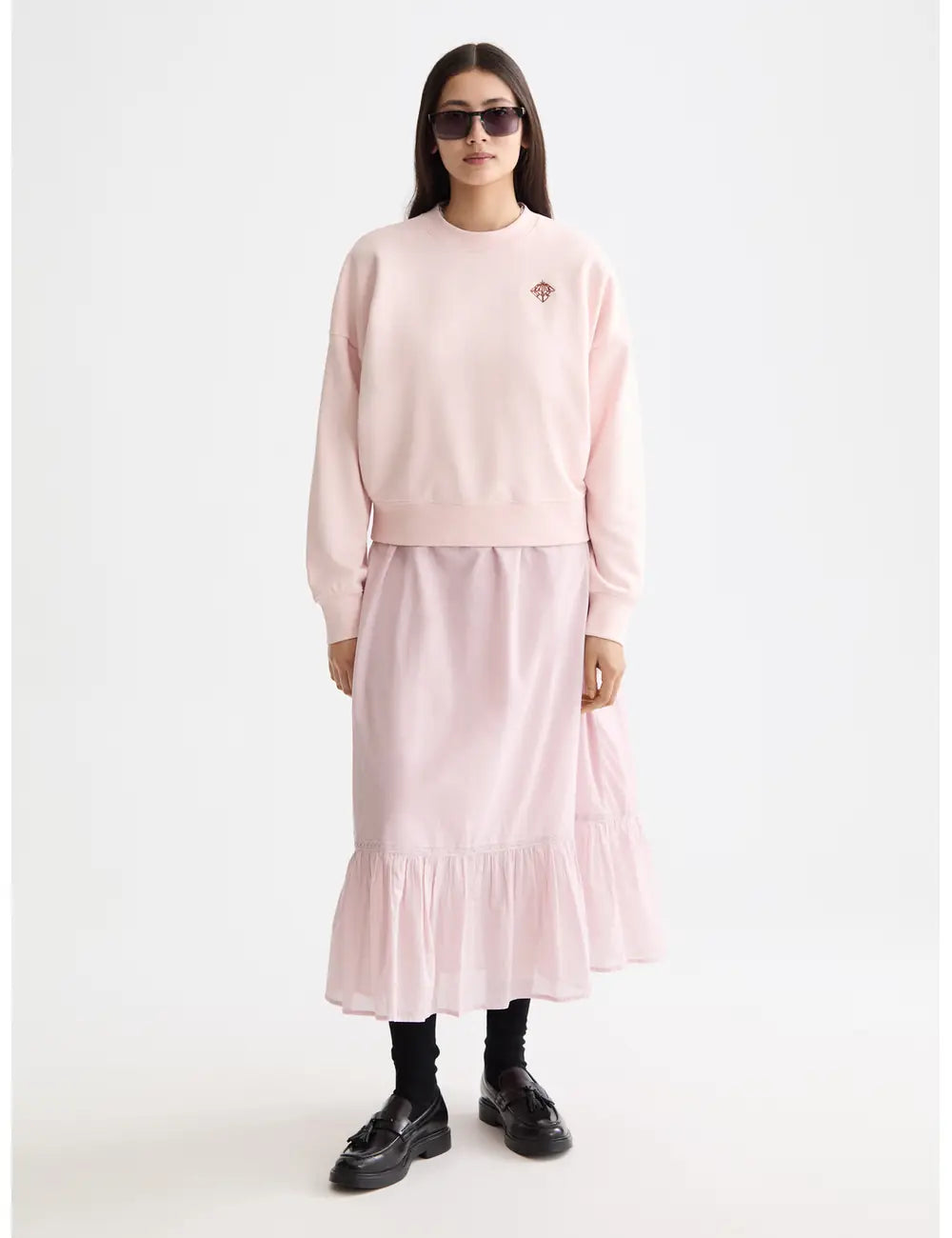 Logo Relaxed Sweatshirt full model shot showing overall fit by Scotch & Soda