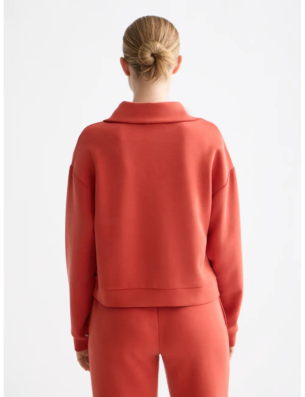 Tencel Utility Sweatshirt detail shot showing fabric and craftsmanship by Scotch & Soda