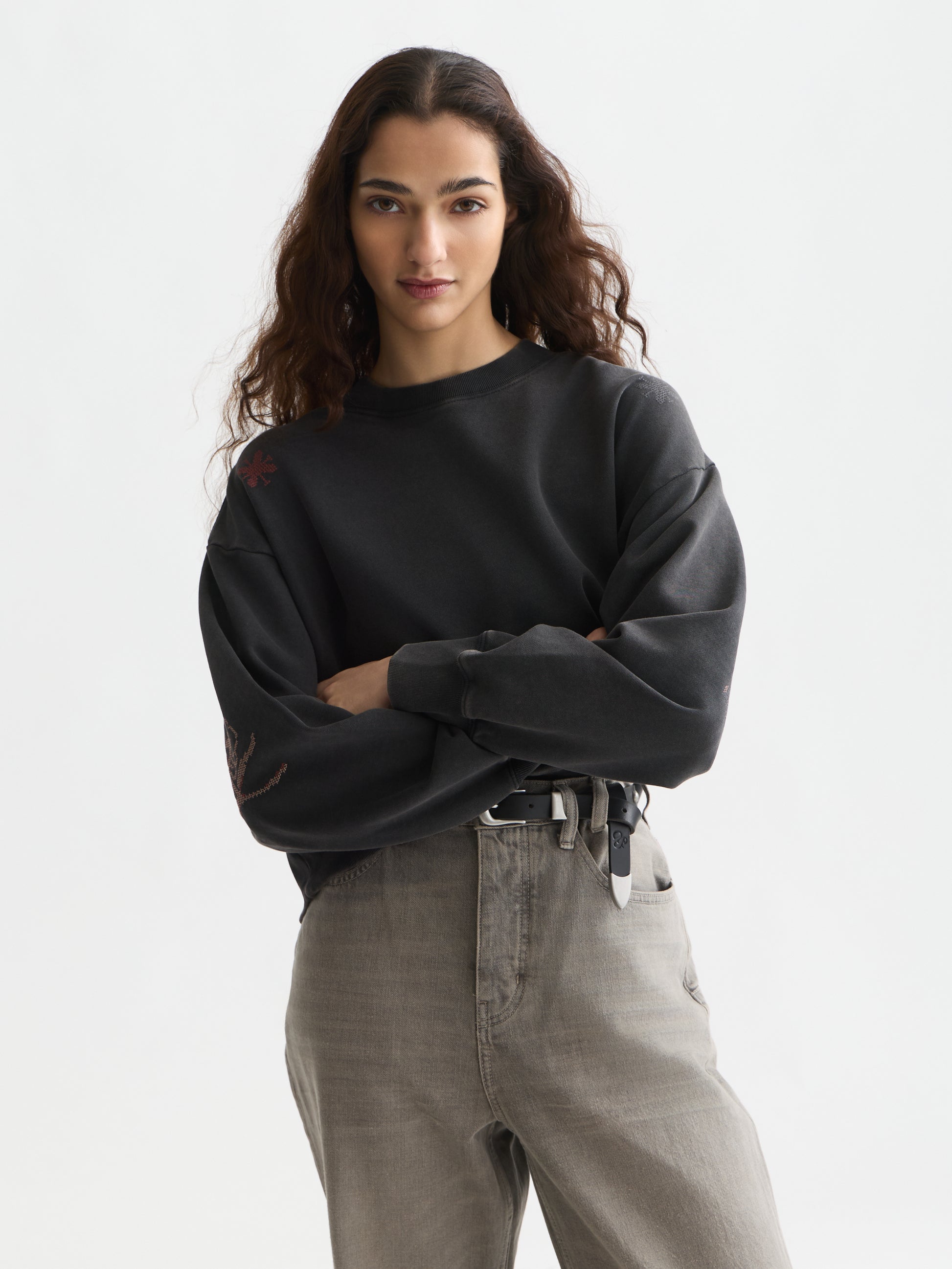 Washed sweatshirt with embroidery