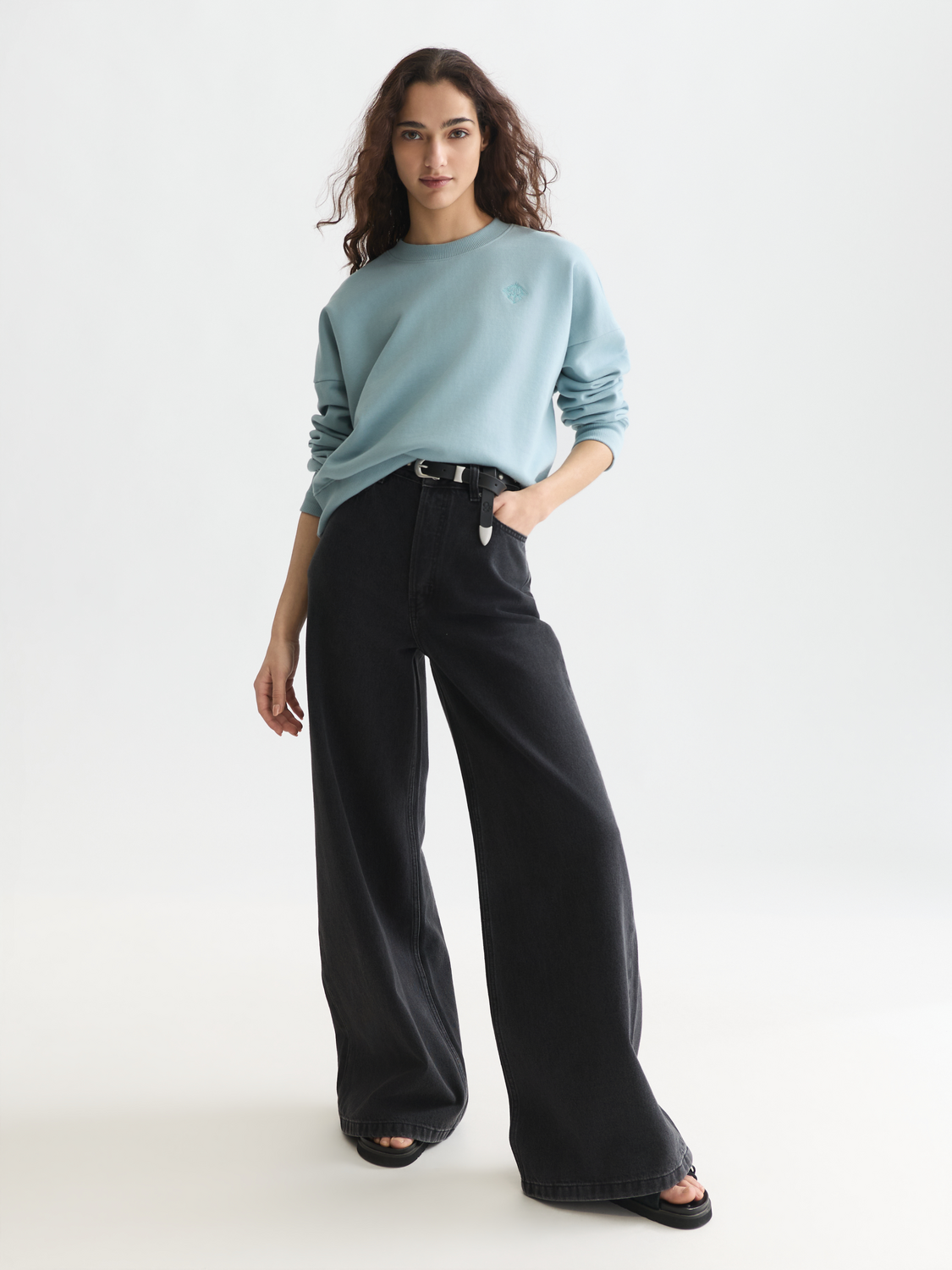 Embroidered logo relaxed sweatshirt