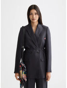 Drapey Blazer Charcoal close-up on model showing fit and detail by Scotch & Soda