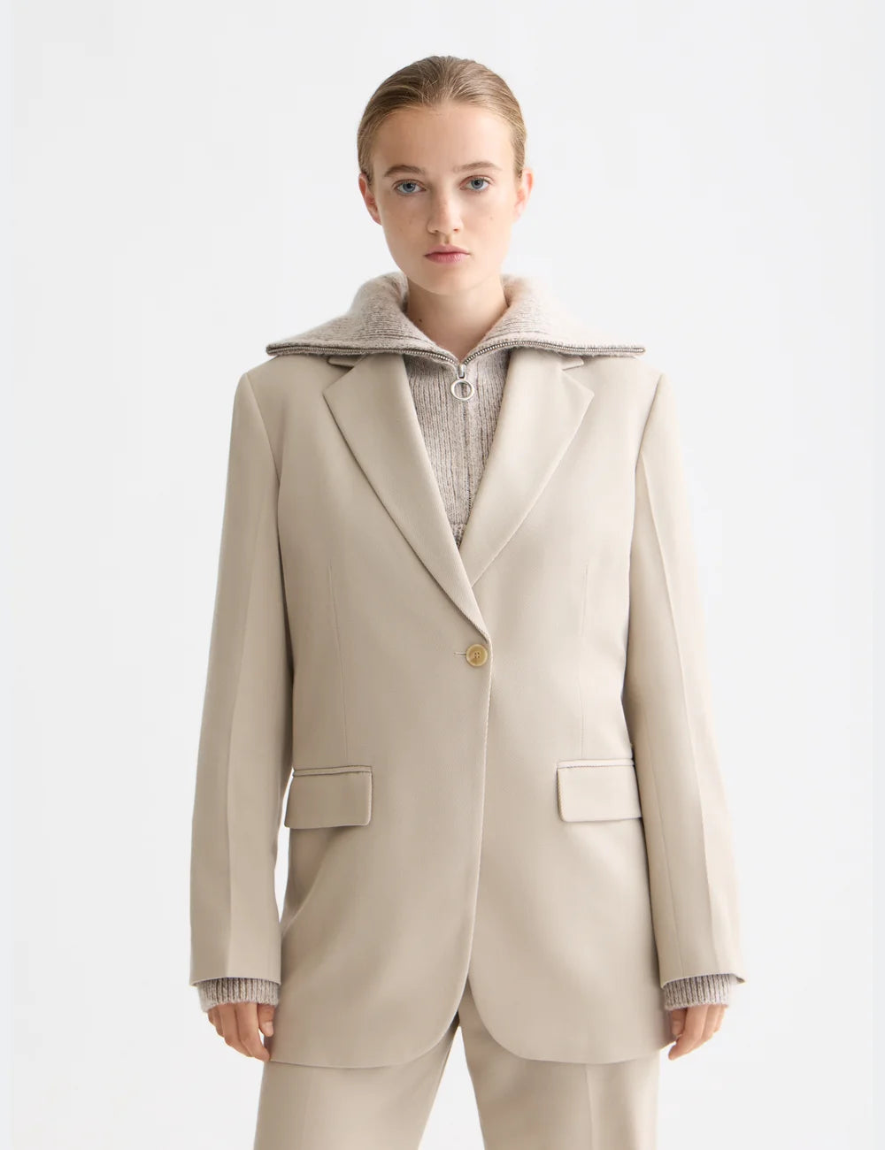 Gabardine Blazer close-up on model showing fit and detail by Scotch & Soda