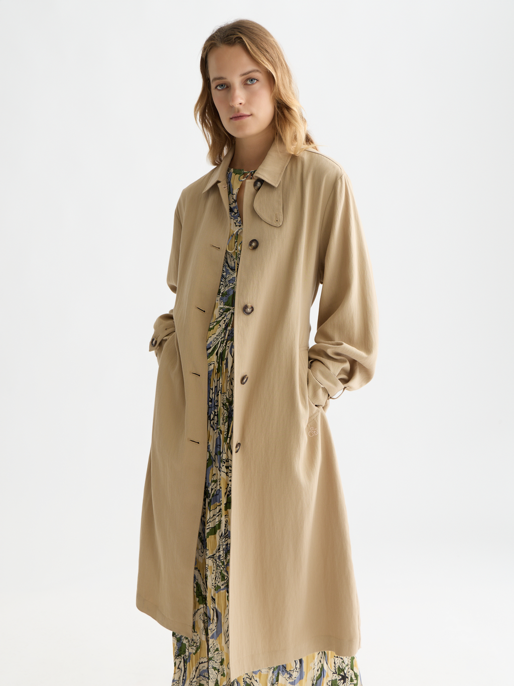 Flowy trenchcoat