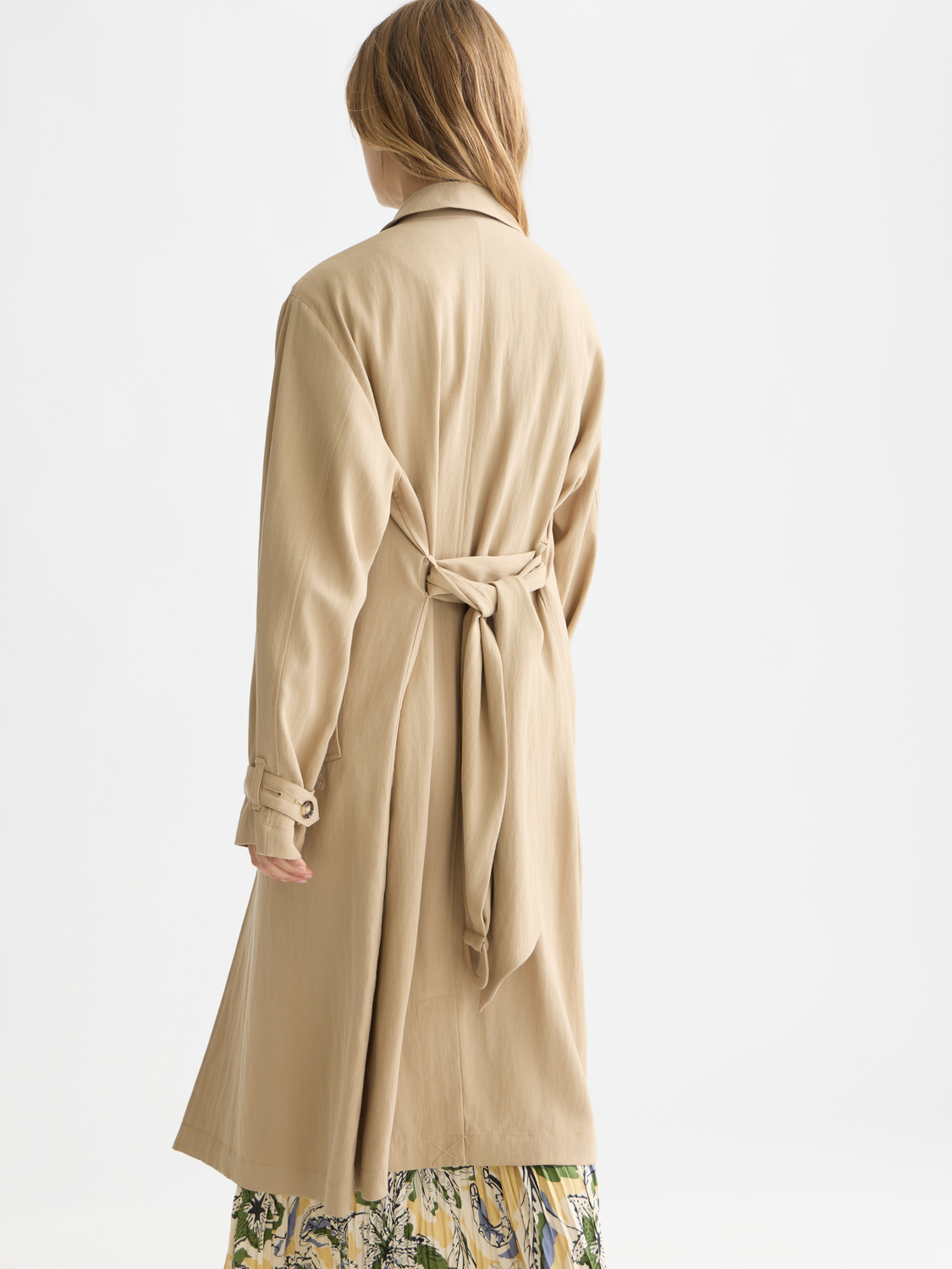 Flowy trenchcoat