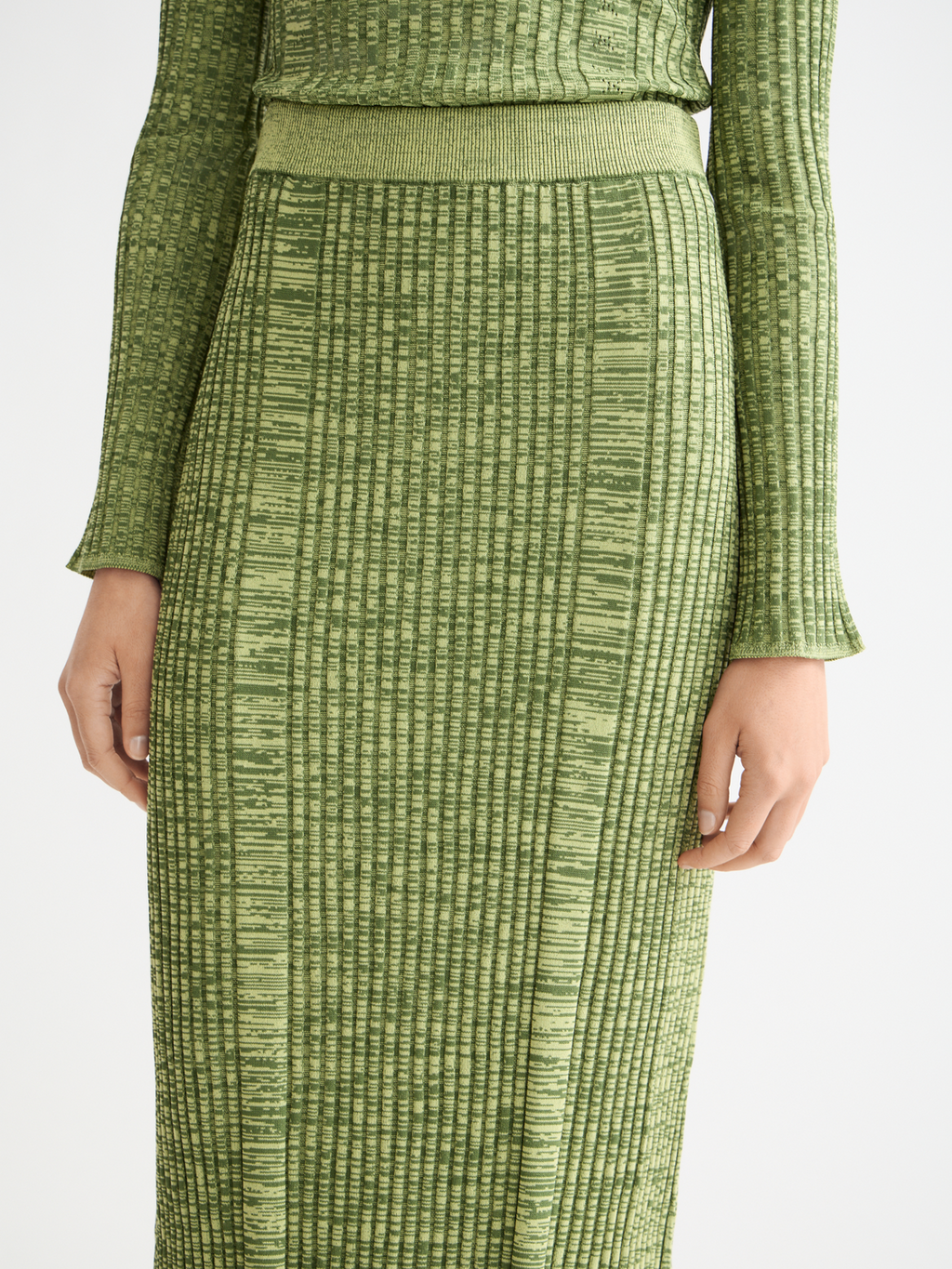 Ribbed knitted maxi skirt