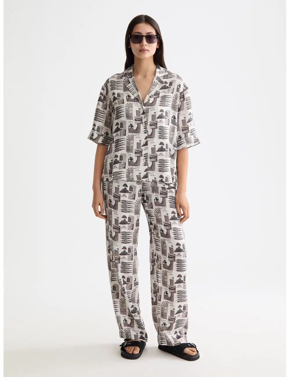 Wide Leg Trousers full model shot showing overall fit by Scotch & Soda