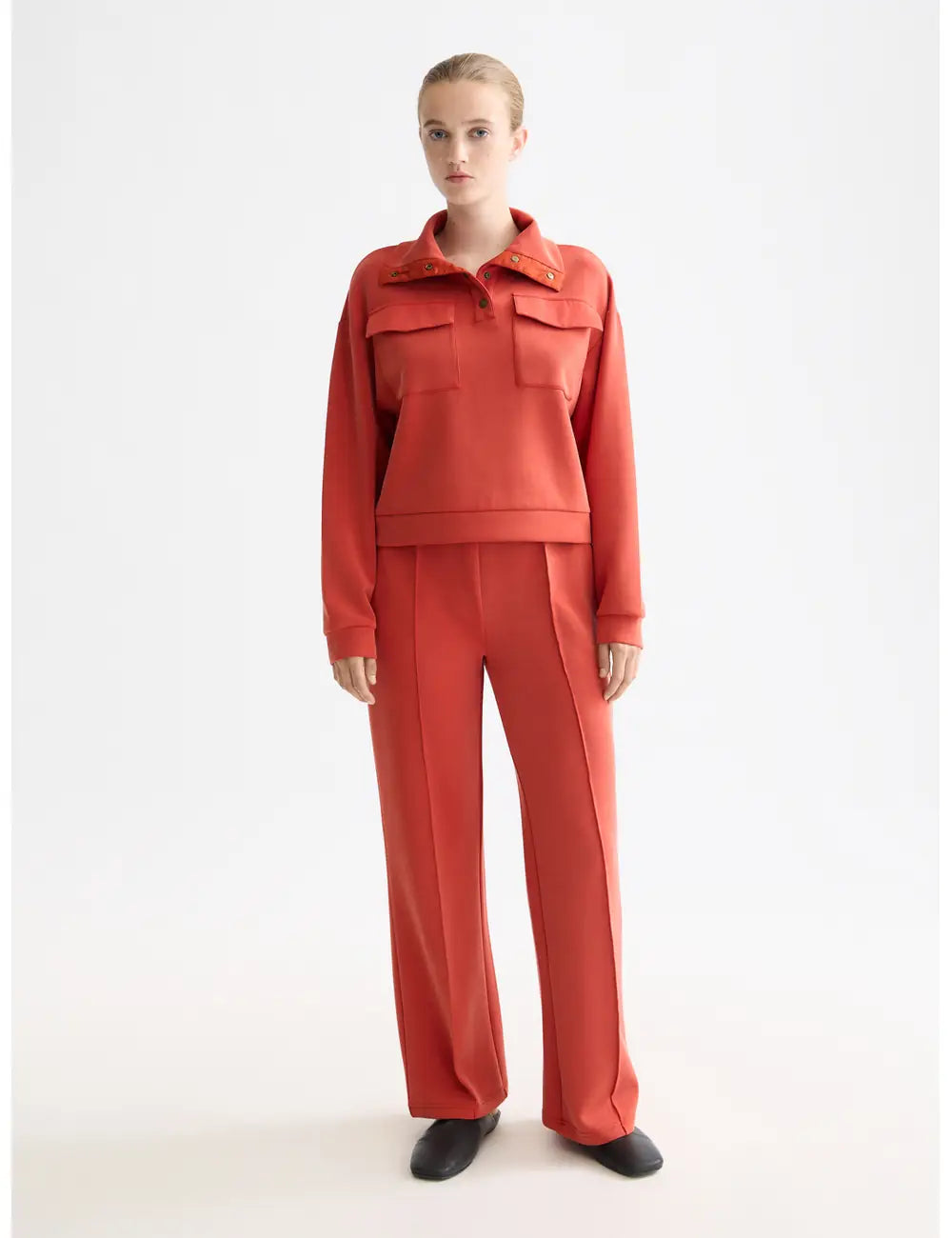 Tencel Sweatpants full model shot showing overall fit by Scotch & Soda