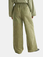 noa-high-rise-wide-leg-pull-on-pant detail shot by Scotch & Soda