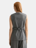 quinn-pinstripe-mid-rise-pleat-front-wide-leg-pant detail shot by Scotch & Soda