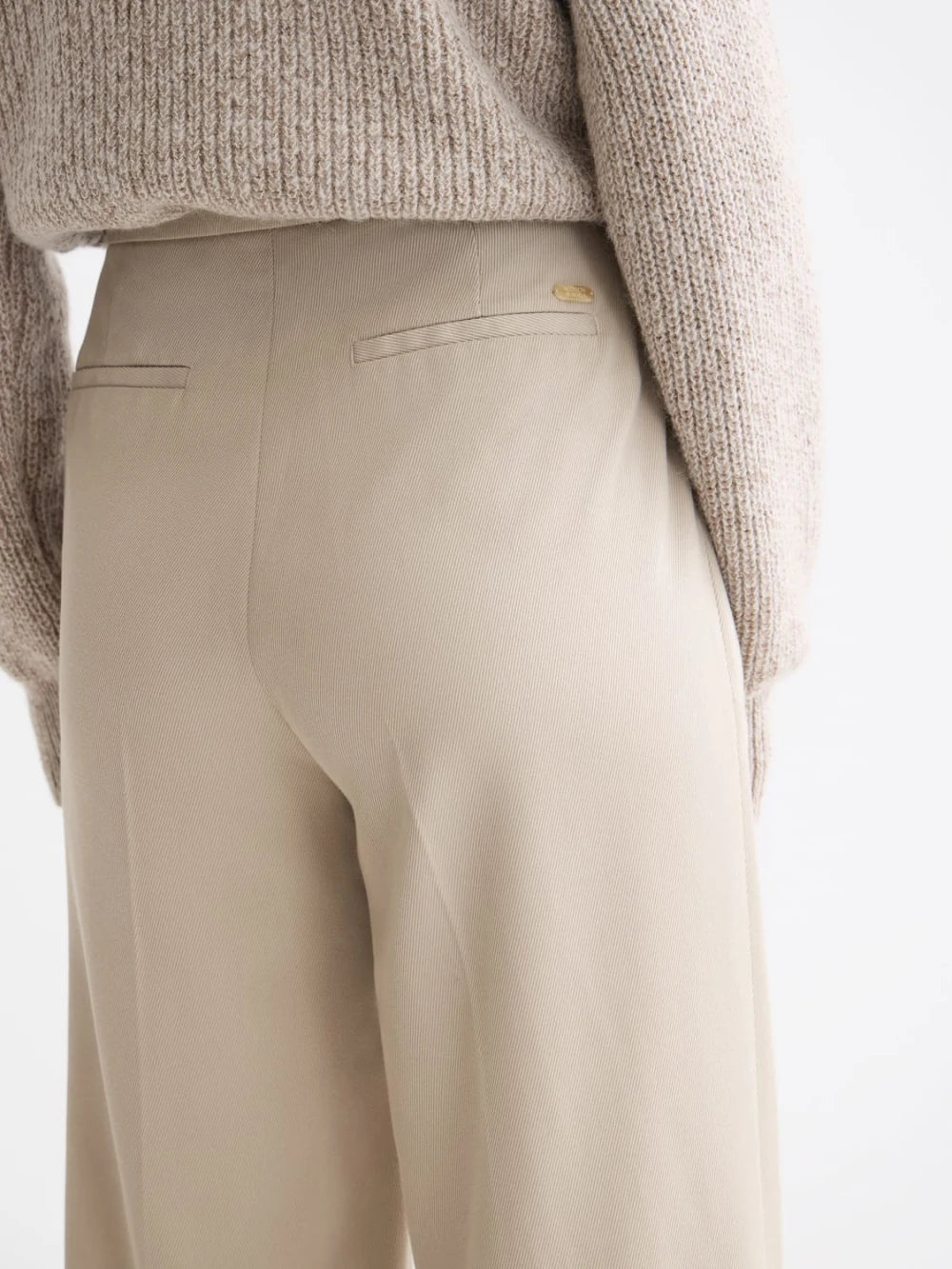 high-rise-wide-leg-gabardine-pant detail shot by Scotch & Soda