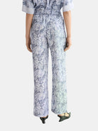 mid-rise-wide-leg-elasticated-trousers-in-block-print detail shot by Scotch & Soda