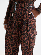 faye-high-rise-tapered-leg-satin-cargo-pant detail shot by Scotch & Soda