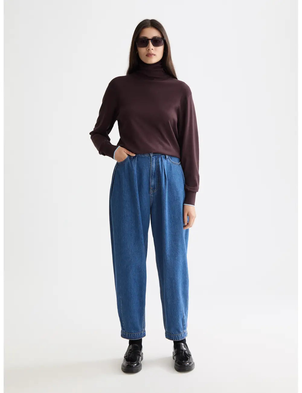 Flux Loose Jeans full model shot showing overall fit by Scotch & Soda