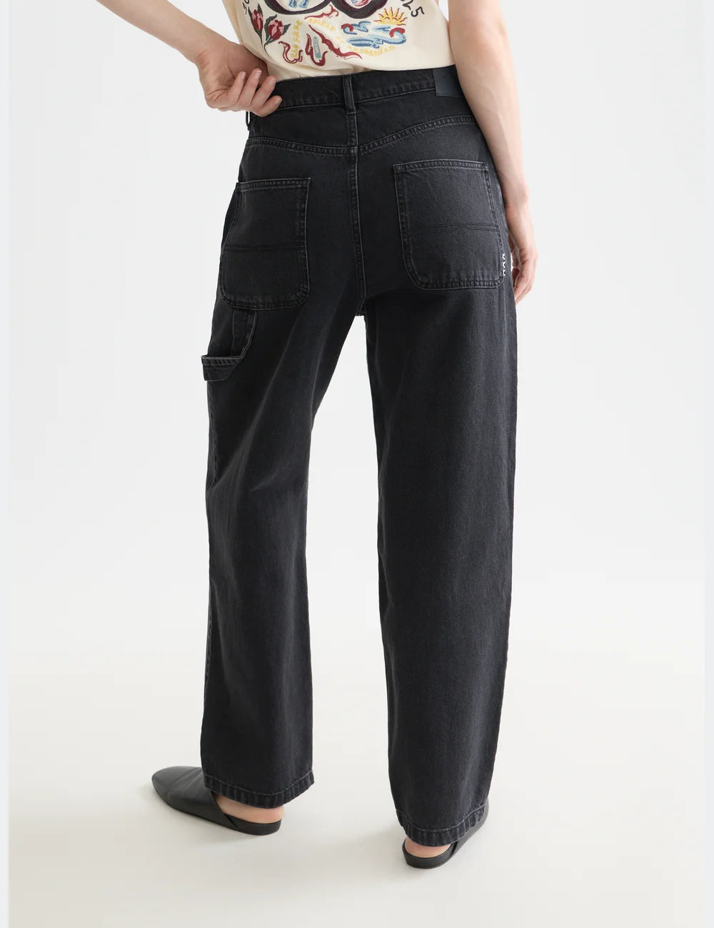 Raine High Rise Wide Leg detail shot of fabric and craftsmanship by Scotch & Soda