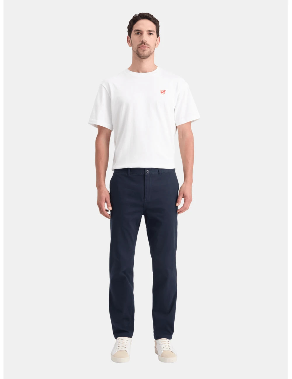 Drift Cotton Chino full model shot showing overall fit by Scotch & Soda