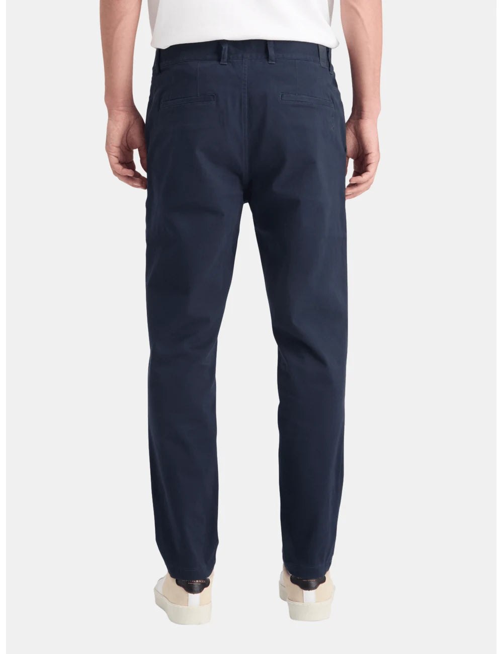 Drift Cotton Chino detail shot showing fabric and craftsmanship by Scotch & Soda